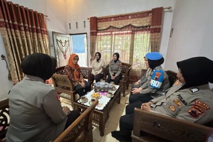 HUT ke-77, Polwan Polres Purbalingga Anjangsana ke Purnawirawan, Begini Suasananya