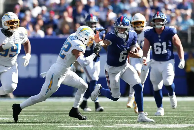 Giants Raih Kemenangan Perdana